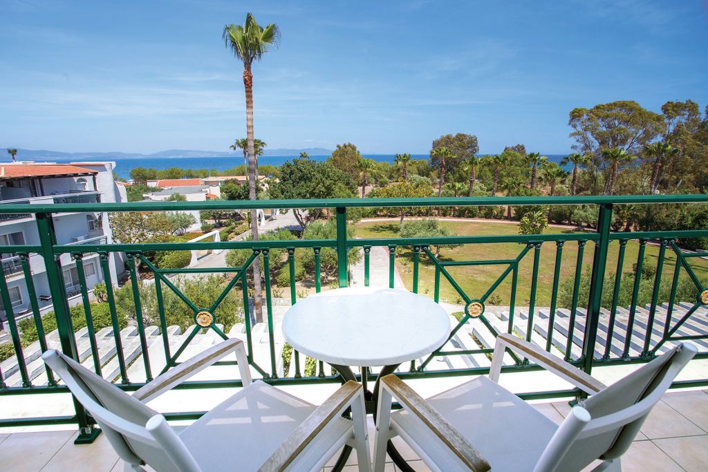 SEAVIEW FAMILY ROOM
