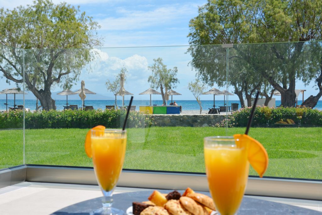 DELUXE  BEACHFRONT BUNGALOW